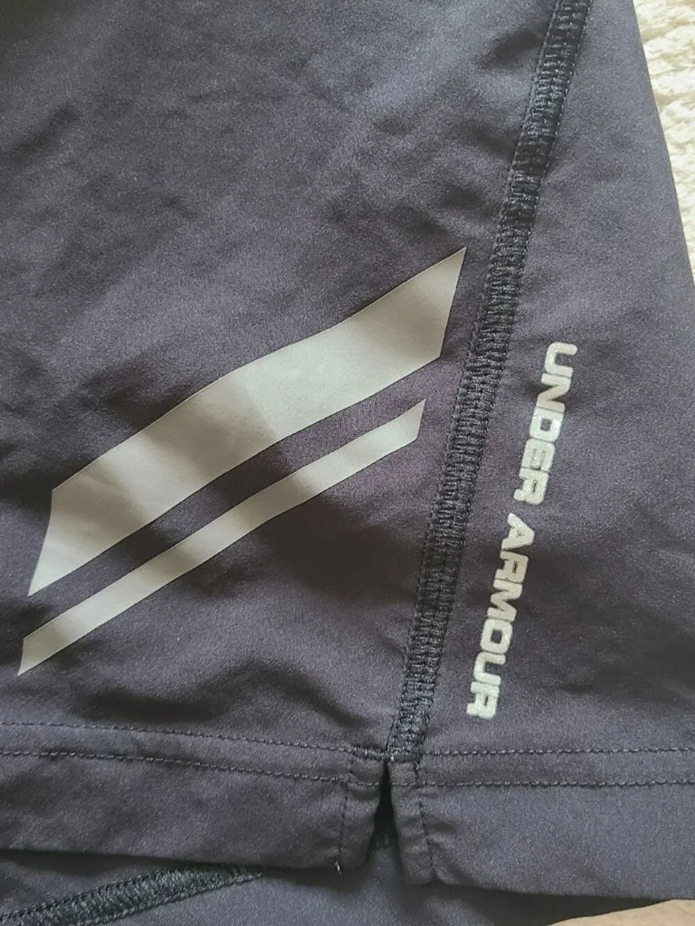 Under Armour Escape 5” Woven Running Shorts Men’s M Black Yellow Drawstring 2013